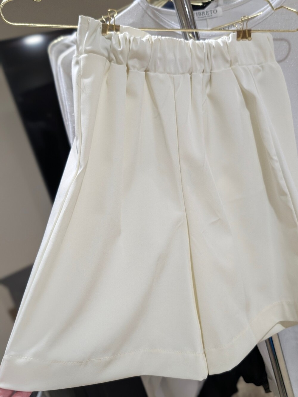 Elastic-Waist Cream Women’s Shorts Set